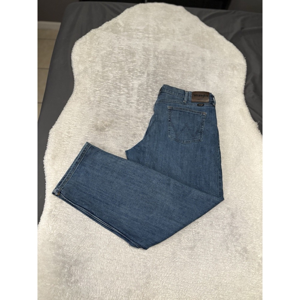 Wrangler Mens Blue Relaxed For Cowboy Cut Denim Jeans Size 38x30 Pants Stretch